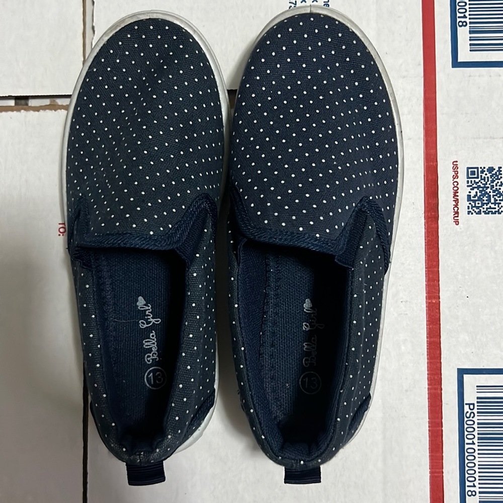 Unisex shoes for kid size 13